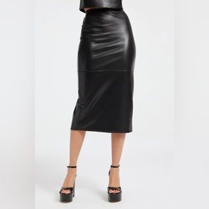GOOD AMERICAN FAUX LEATHER MIDI SKIRT